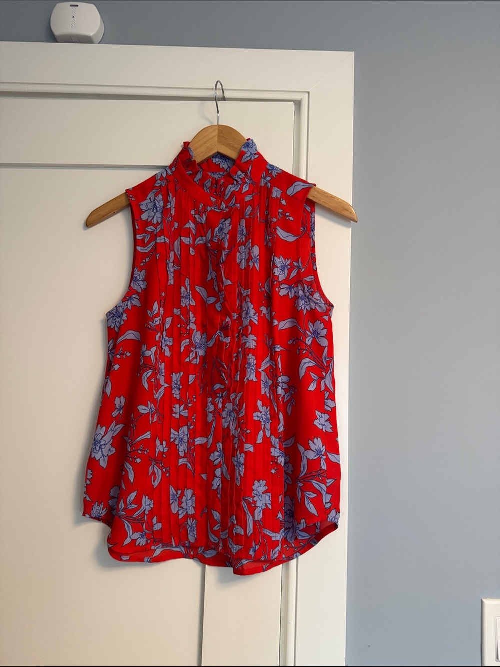 Ann Taylor Red Sleeveless Floral High-Neck Blouse